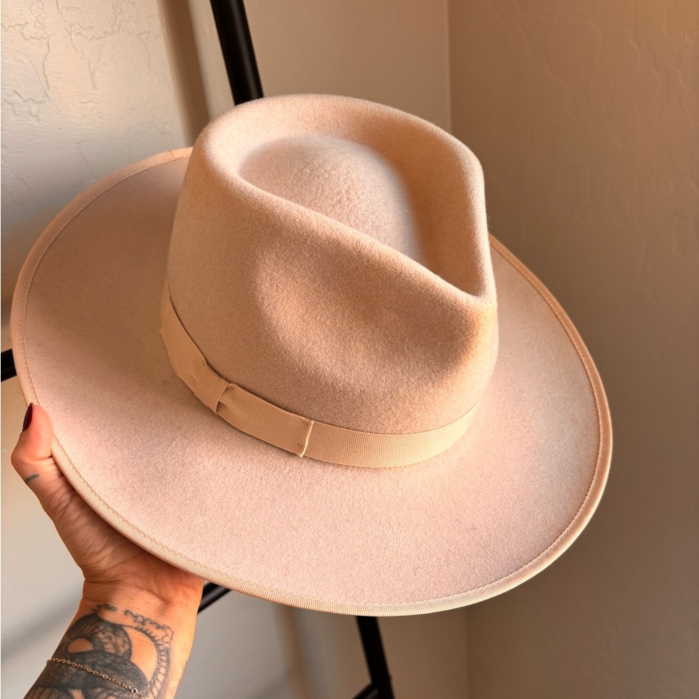 GIGI PIP Tan and Black Hat
